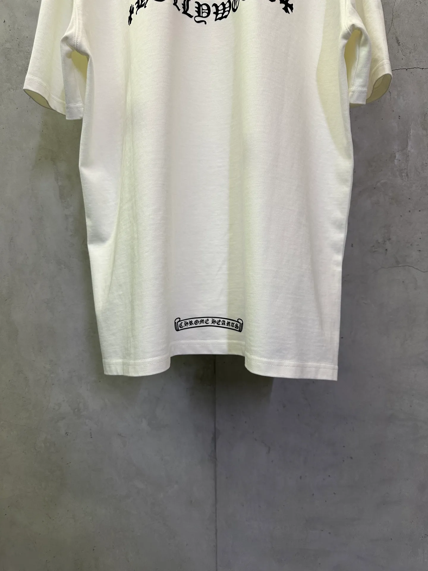 P270 Chrome Hearts 25ss cross flocking printed round neck short-sleeved T-shirt. Fabric is high-definition, super heavyweight cotton, double yarn compact Xinjiang cotton, weight 400g, matched with 2*2 Salona ribs 420g, clean cloth, clear cloth texture, tight feel, stiff, high color fastness, no deformation, no discoloration, custom hardware, thread, accessories, alignment, same style for men and women -Color: black white Gray -Size: XS S M L XL